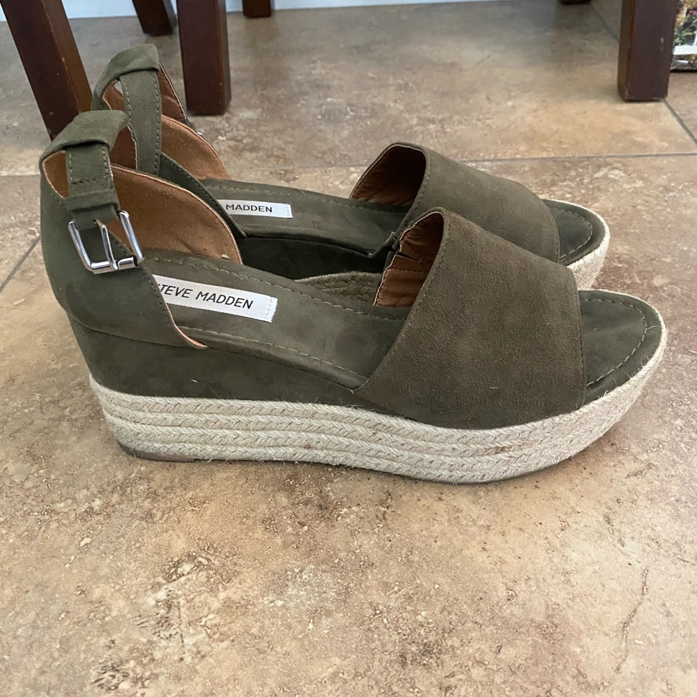 Steve Madden Olive Suede Espadrille. Size 10
